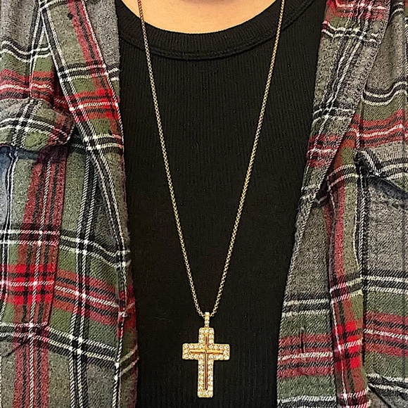 18k Gold CZ Cross Pendant Chain - Picture 2 of 3